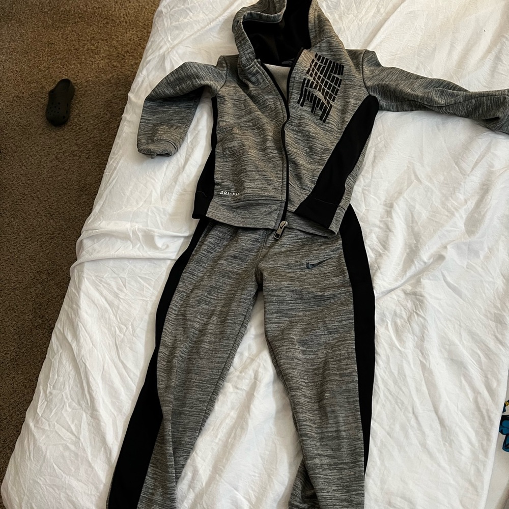 Nike track suit set little boy size 6t